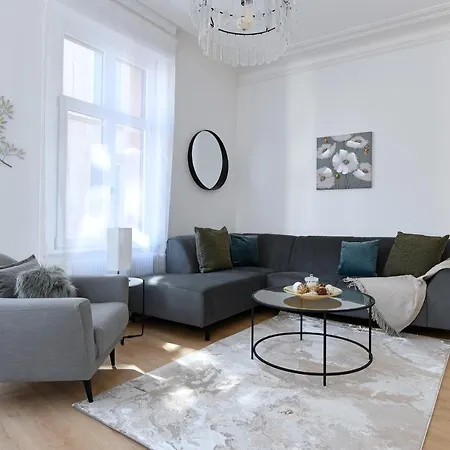 Апартаменты At In - Center