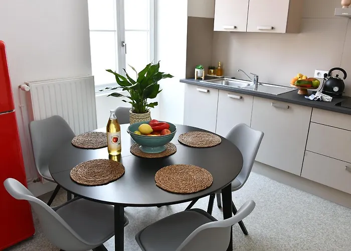 At In - Center アパート