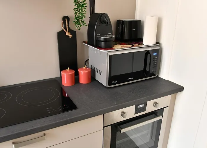 At In - Center アパート